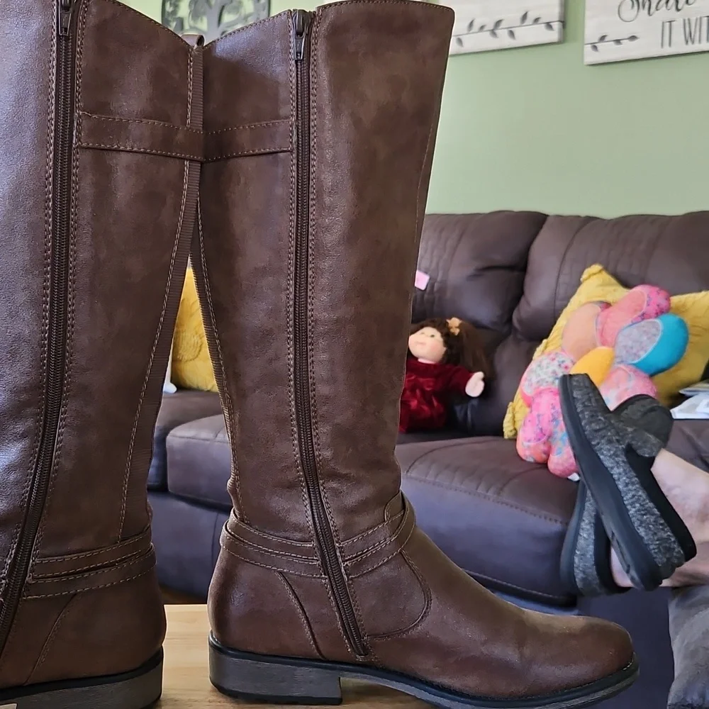 Bare Traps Boots - Picture 3 of 9